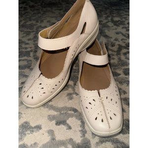 Hotter beige MaryJane shoes women’s 5.5‎